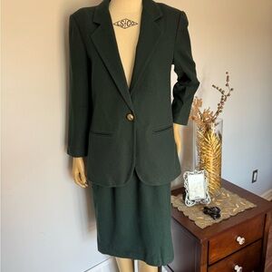 Vintage Sag Harbor Dark Green Classic Blazer and Skirt set.100% wool